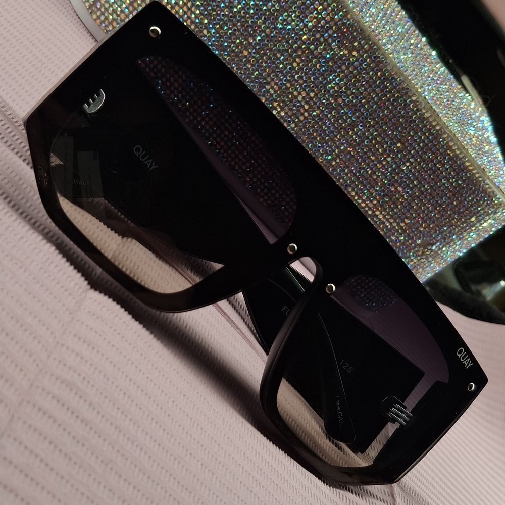 Quay Australia Black "Fully Booked" 125 Sunglasses